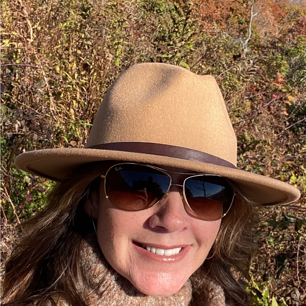 Women’s Felt Fedora/Ranch Hat.  Tan/Brown.  Great Condition.